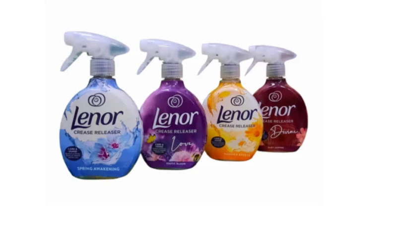 Pachet 4 X Odorizant textile antisifonare spray Lenor Spring Awakening, Ruby Jasmine, Exotic Bloom, Summer Breeze, 500 ml